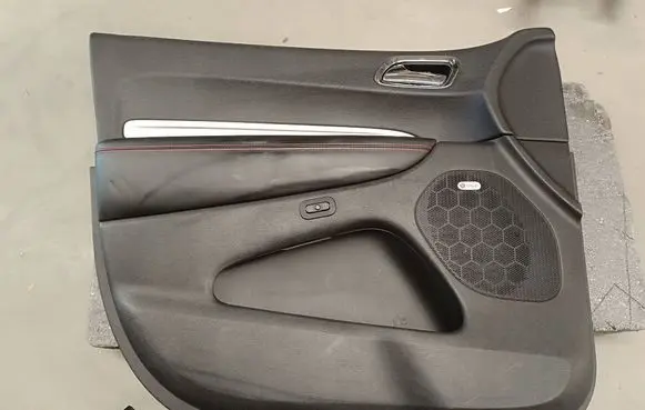Dodge Durango III Front door card panel trim 62662 1GS79TRM 1TD79TRM