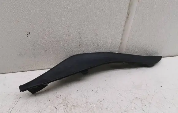 Volvo XC60 Front bumper splitter molding 31352459