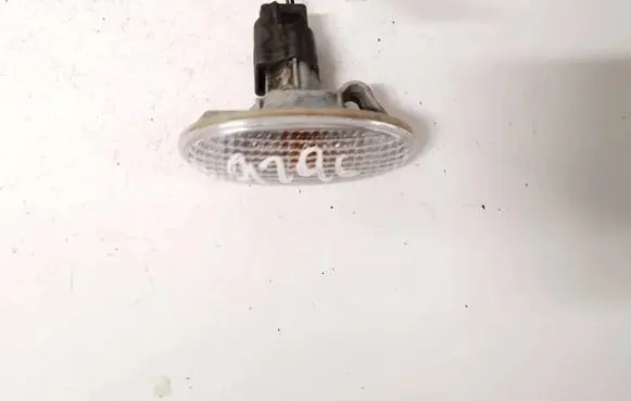 Mazda 5 Front fender indicator light