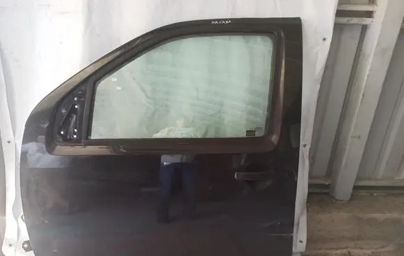 Nissan Navara D40 Front door