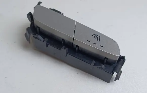Mercedes-Benz E W213 Seat heating switch A2139050204
