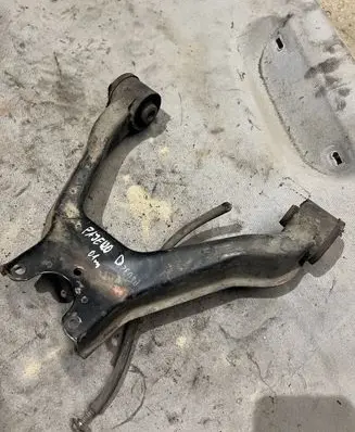 Mitsubishi Pajero Front upper control arm/wishbone 