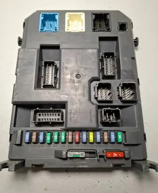 Citroen C4 I Picasso Fuse module 9666952080 20120211