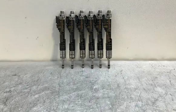 BMW 3 E92 E93 Fuel injectors set 7597870