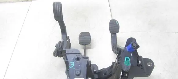 Renault Master III Pedal assembly 180101626R