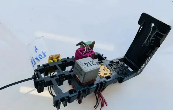 Audi A4 S4 B5 8D Fuse box set 8d1937545