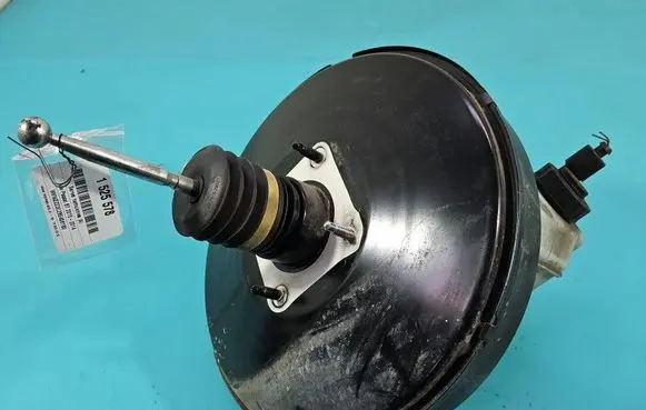 Volkswagen PASSAT B7 Brake booster 3C1614105AQ IMPRK1525578