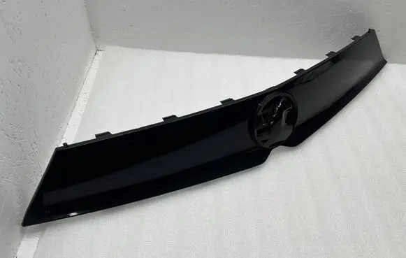 Opel Mokka B Front bumper upper radiator grill 9835272480