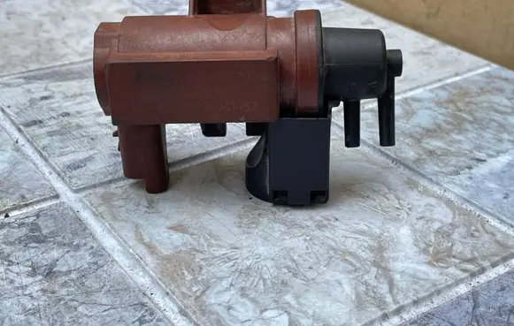 Ford Galaxy Turbo solenoid valve 6G9Q9E882