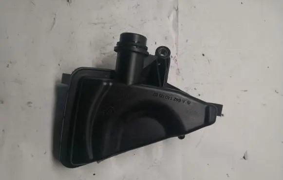 Mercedes-Benz GL X164 Intake resonator A64221400087