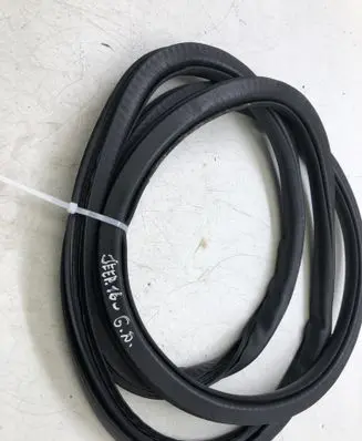 Jeep Renegade Rear door rubber seal (on body) 