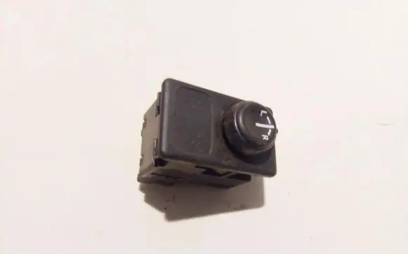 Nissan Almera Tino Wing mirror switch