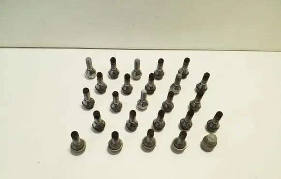 Volvo XC40 Nuts/bolts 