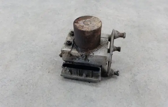 Mercedes-Benz Vito Viano W639 ABS Pump A0014461489