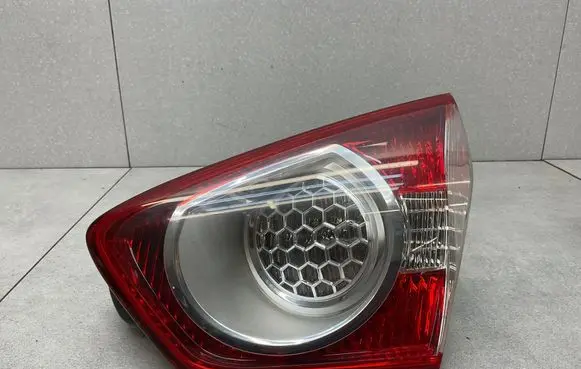 Tailgate rear/tail lights