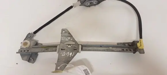 Rear door manual window regulator