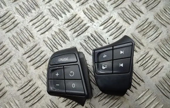 Volvo V50 Steering wheel buttons/switches 8637491 758588 8637471