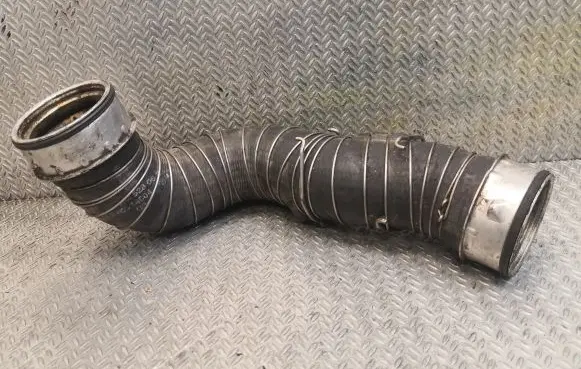 Mercedes-Benz C W203 Intercooler hose/pipe 2035280682