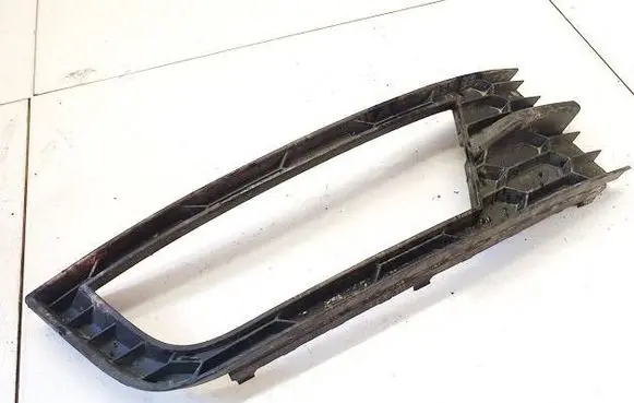 Skoda Octavia Mk3 (5E) Front bumper lower grill 5e0807682