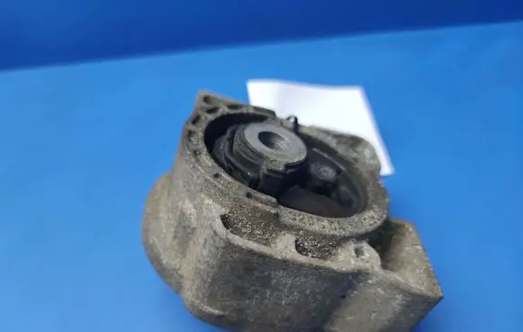 Mercedes-Benz A W169 Engine mount bracket A1692401018