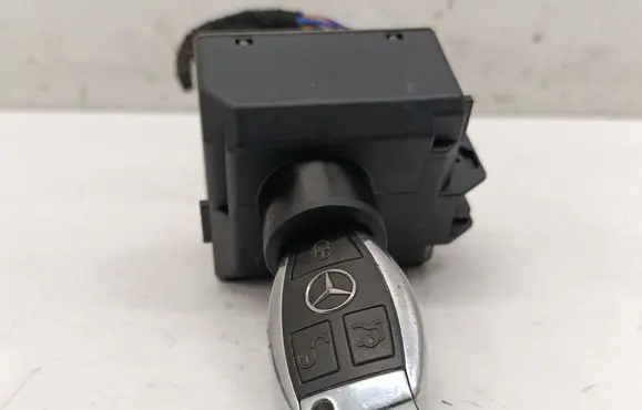 Mercedes-Benz CLA C117 X117 W117 Ignition lock A2469054602