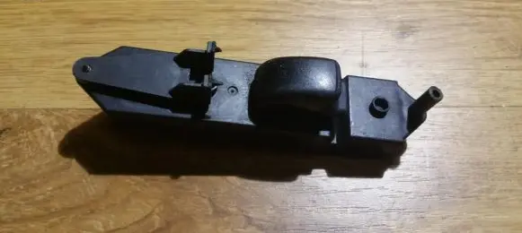 Mitsubishi Pajero Electric window control switch mr252818