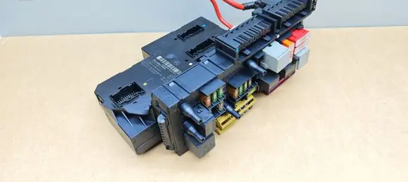 Mercedes-Benz C W204 Fuse box set 2049005003