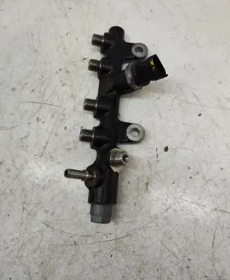 Nissan Qashqai Fuel main line pipe