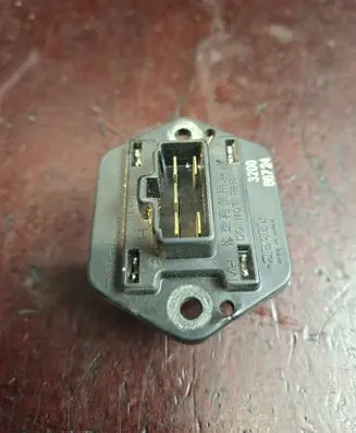 Opel Frontera B Heater blower motor/fan resistor 86724 320086724