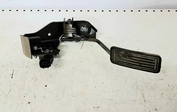 Toyota Avensis T250 Accelerator throttle pedal
