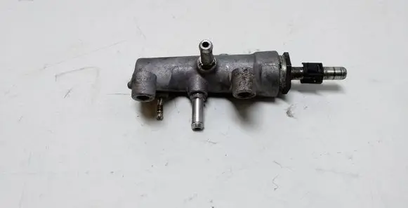 Opel Astra H Fuel pressure regulator 55193043