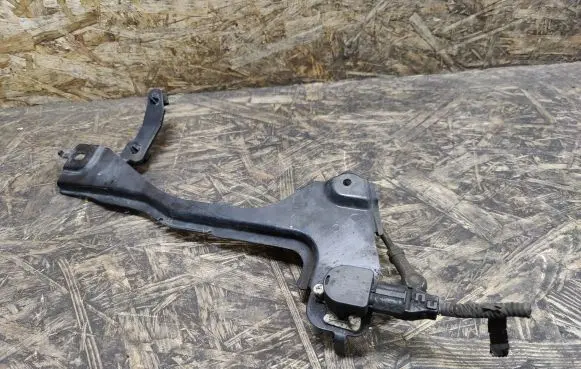 Lexus LS 460 - 600H Air suspension front height level sensor 0D0711 A2022281