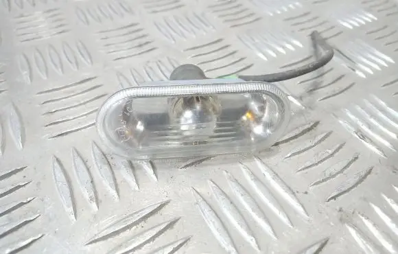 Volkswagen PASSAT B5.5 Front fender indicator light 1J0949117