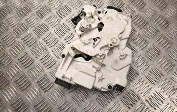 Mercedes-Benz Vito Viano W447 Rear door lock A4477300535