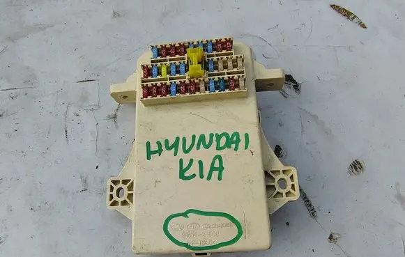 Hyundai i30 Fuse box set 919502H500