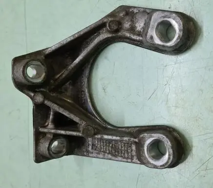 Volvo XC60 Engine mounting bracket 30713236