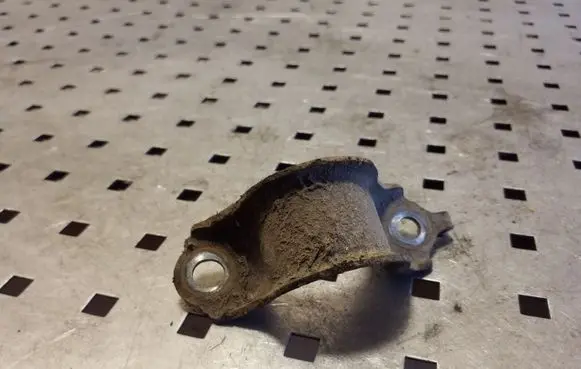 Subaru Outback Sway bar bush bracket, rear 
