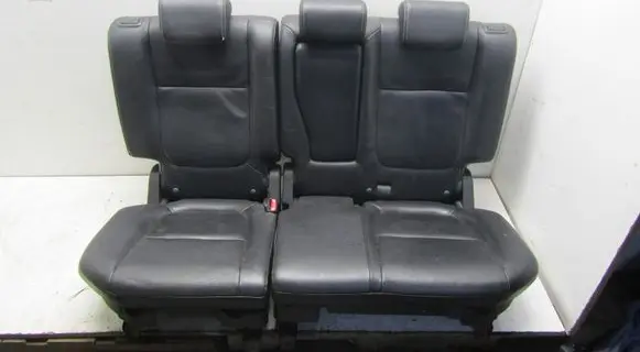Mitsubishi Outlander Second row seats 3567