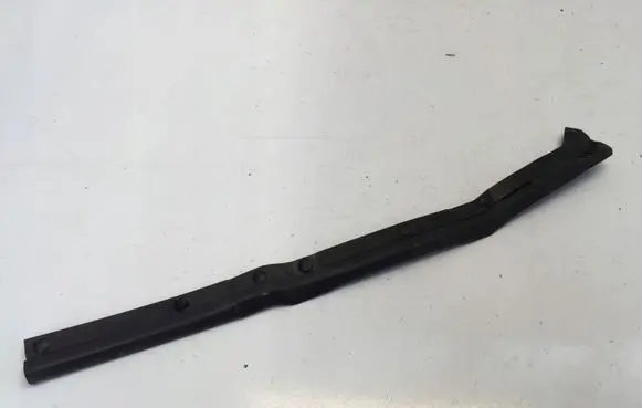 Nissan Leaf II (ZE1) Engine compartment rubber 658205SK0A