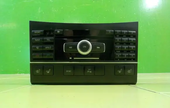 Mercedes-Benz E C207 W207 Radio/CD/DVD/GPS head unit A2129008409 XP179