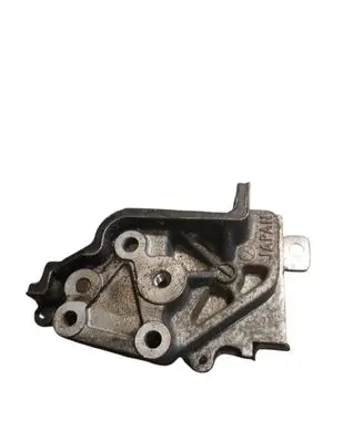 Subaru Outback Engine mounting bracket 