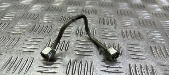 Renault Megane III Fuel injector supply line/pipe 