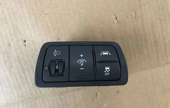 Hyundai i20 (GB IB) Light switch 93300-c8000