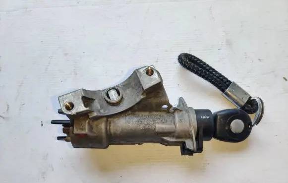 Skoda Octavia Mk1 (1U) Ignition lock 4b0905851c