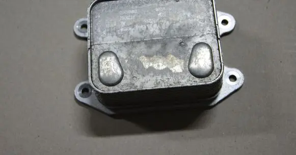 Volkswagen Golf VII Engine oil radiator 04E117021H