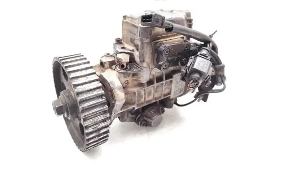 Audi A4 S4 B5 8D Fuel injection high pressure pump 028130115A 0460404969