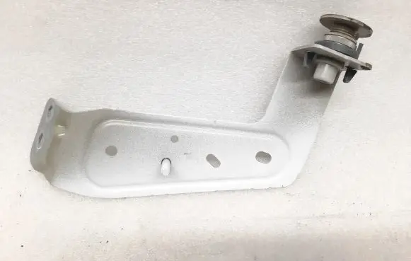 Volvo XC90 Fender mounting bracket