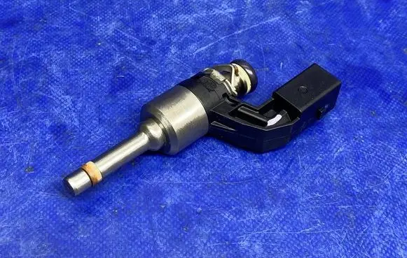 Volkswagen Golf VI Fuel injector 03C906036F IHP072