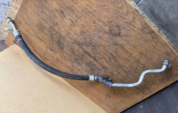 Engine coolant pipe/hose