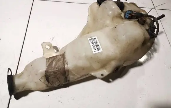 Windshield washer fluid reservoir/tank